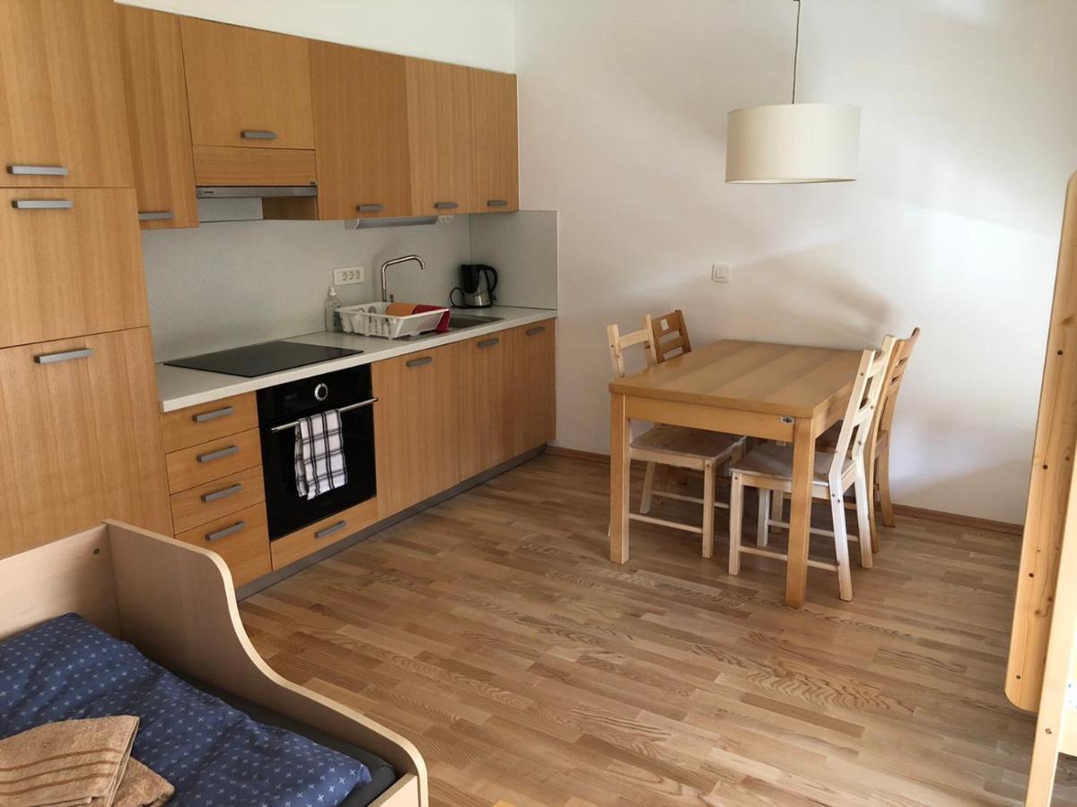 Apartma Runi Pod Zlato Lisico Pekre Exteriör bild